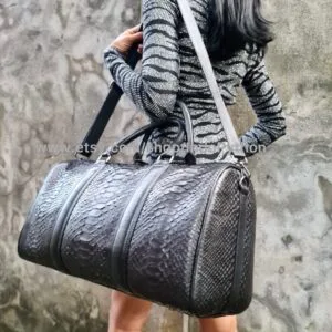 Black women travel bag from Indo Python Store